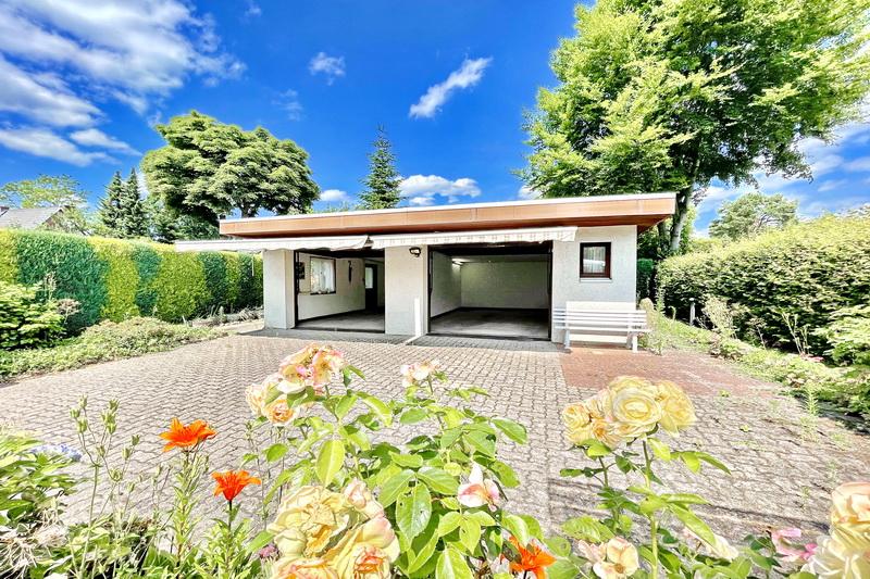 Doppelgarage und große Terrasse