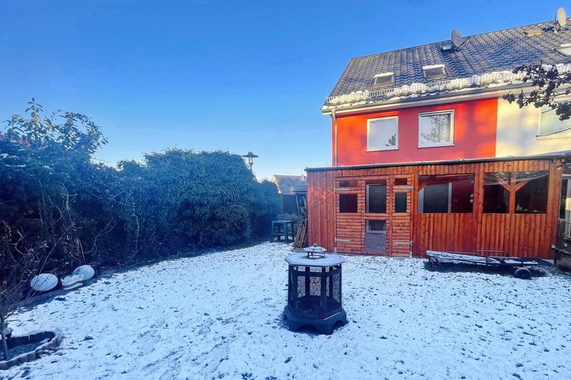 Blick auf das Haus aus dem Garten